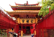 Vihara ramai saat Imlek, Salah Satunya vIhara Tertua di Jakarta.