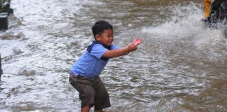Banjir di Bekasi Rendam Ribuan Perumahan Warga, hujan deras jadi penyebab.