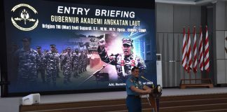 Entry Briefing Gubernur AAL Ajak Antap AAL Bekerja Dengan Hati