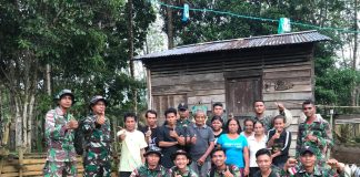 Satgas Pamtas Yonarmed 19/105 Trk Bogani Bantu Perbaikan Jalan Kampung Dan Berikan Pengobatan Gratis