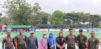Yonif Raider 300/Bjw Membantu Anak-anak Korban Gempa Untuk Melaksanakan Trauma Healing (berenang) Pasca Gempa Cianjur.