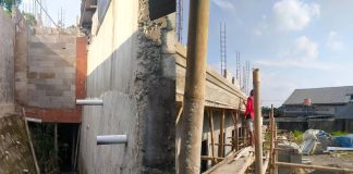 Bangunan Liar tanpa IMB dibangun di atas Saluran Drainase Warga