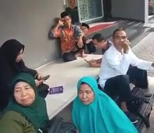 Penipuan 36 Jamaah Umrah asal Sambas, Oknum Mengaku Manager Marketing Travel Umrah
