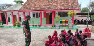 Melalui binwanwil, Babinsa Berikan Materi Wawasan Bangsa Kepada Murid SD N 2 Plumbon
