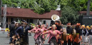 Melalui Seni Budaya, Rakyat dan TNI Bersatu