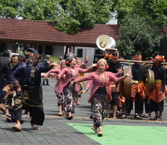 Melalui Seni Budaya, Rakyat dan TNI Bersatu