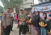 Polsek Tarumajaya Salurkan 50 Paket Sembako Bantuan Kemanusiaan Kapolri