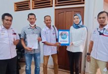 DPD IWO INDONESIA Kabupaten Kubu Raya Resmi Menyerahkan Berkas Dokumen Pendirian Ikatan Wartawan Indonesia di KESBANGPOL Kubu Raya.