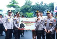 Ribuan Paket Sembako Dari Kapolri Disebar ke Masyarakat Di Slum Area Jaksel
