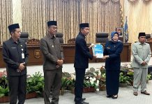 Kediatan Rapat Paripurna 1 Dalam Rangka Penyampaian di Pimpin Ketua DPRD Barito Utara