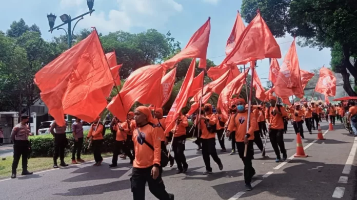 62f5e43f4e0b0-partai-buruh-tiba-di-kpu-sekitar-pukul-1100-wib-jumat-1282022_1265_711