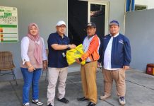 Warga Dapatkan Sembako Gratis Dari PT. Witan Presisi Indonesia