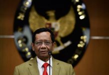 Jokowi Tunjuk Mahmud MD menjadi pengganti Menkominfo, setelah penangkapan Johnny G Plate menko-polhukam-mahfud_201230094009-747