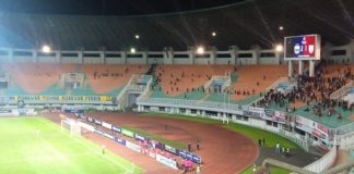 Kerusuhan Suporter saat Pertandingan PERSIB VS PERSIS. Teddy Tjahjono : Kapan Mental Kita Berubah
