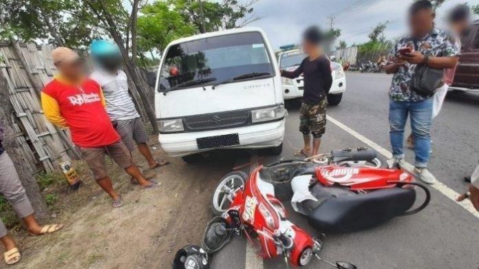 Foto-ilustrasi-kecelakaan-pikap-tabrak-motor