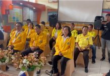 Pendaftaran Bacaleg Golkar ke kantor KPU Muara Teweh di kawal massa Bacaleg dan kader partai