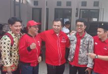 Bangun Parlinggoman Pakpahan Bacaleg DPRD Dapil 5 serahkan Dokumen Ke KPU