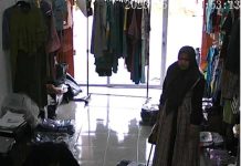 Berpakaian Mewah, Wanita Ini Terekam Kamera Curi 4 Handphone Sekaligus!