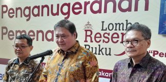 Penganugerahan Pemenang Lomba Resensi Buku “Pembiayaan UMKM” Karya Airlangga Hartarto