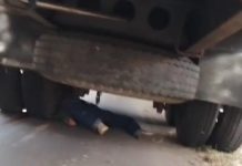 Diduga Gagal Nyalip, Pemotor Tewas Terlindas Truk Tronton di Kalimalang Bekasi