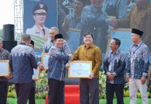 FajarPaper Terima Penghargaan PJ Bupati Bekasi Atas Sinergitas dan Dukungan kepada Koperasi Karyawan Surya Abadi