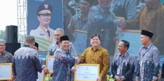 FajarPaper Terima Penghargaan PJ Bupati Bekasi Atas Sinergitas dan Dukungan kepada Koperasi Karyawan Surya Abadi