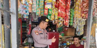 Rutinitas Personil Polsek Batu Ampar Melaksanakan Patroli Jalan Kaki Pantau Kamtibmas Diwilayahnya