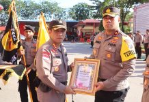 Kapolsek Batu Ampar Terima Penghargaan Polsek Terbaik Periode Juli 2023 Dari Kapolresta Barelang