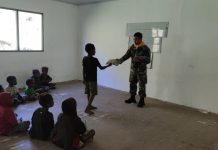 Satgas Mobile Raider 300 Siliwangi Berikan Cahaya Pendidikan Bagi Anak-anak Yang Kehilangan Sekolah