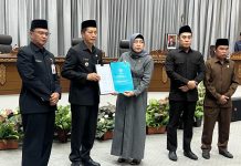Pj. Bupati, Drs. Muhlis Sampaikan Pidato Pengantar Bupati Dalam Sidang Paripurna I
