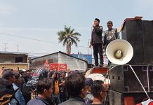 Ratusan massa Aksi Unjuk Rasa Dari Aliansi Ormas Bekasi (AOB) Geruduk PT. Mekar Armda Tambun Selatan