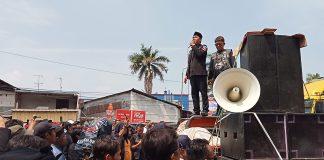 Ratusan massa Aksi Unjuk Rasa Dari Aliansi Ormas Bekasi (AOB) Geruduk PT. Mekar Armda Tambun Selatan