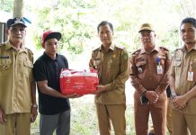 PJ Bupati Barito Utara datangi dan Beri Bantuan pada Warga Korban Kebakaran