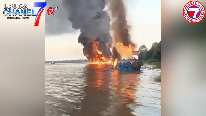 Terbakar Kapal Tugboat Milik PT. Kimia Saya di Barito Utara