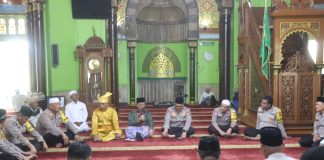 Melalui Sholat Jumat Berjamaah, Kapolres Jalin Silaturahmi Bersama Warga Tanjung Pura