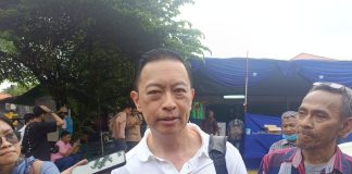 Menjadi tersangka dugaan kasus impor gula, Tom Lembong ditahan Kejaksaan Agung.
