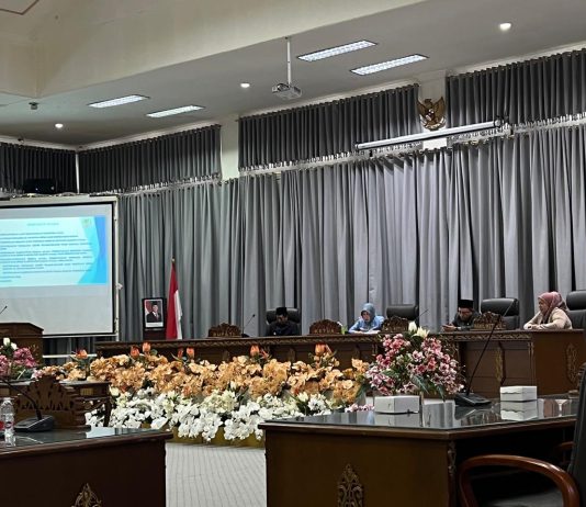 Rapat Paripurna IV rangka Penyampaian Pendapat Akhir Fraksi-Fraksi DPRD Terhadap Raperda Tentang APBD Kabupaten Barito Utara Tahun Anggaran 2025