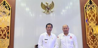 PJ Bupati Barito Utara memberi himbauan kepada jamaah menuju acara haulan guru sekumpul