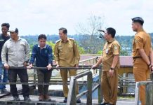 menghadapi bulan suci Ramadan 1446 H. Pj. Bupati Drs. Muhlis Barut, Tinjau Pasar Murah di Perusda Batara Membangun.