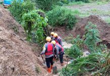 Brimob Polda Sumut Tanggap Darurat Bersihkan Longsor di Padang Sidempuan