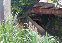 Warga Keluhkan Jalan Berlubang dan Jembatan Ambles di Jembatan 7 dan 0 Rawalumbu Kota Bekasi