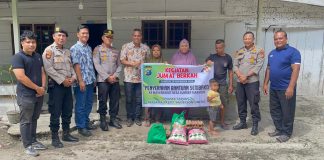 PKS PT Anderson Unedo dan Polsek Tapung Gelar Kegiatan Jumat Berkah, Salurkan Sembako untuk Warga Kurang Mampu
