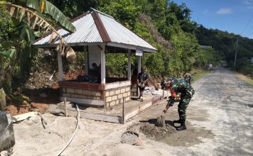Babinsa Batu Lepuk Bantu Rehab Pos Kamling, Tekankan Pentingnya Keamanan Lingkungan