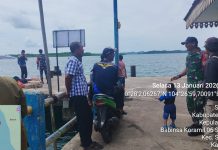 Babinsa Pulau Medang Ajak Warga Jaga Kebersihan Pelabuhan
