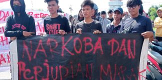 Warga Gelar Aksi Unjuk Rasa di Depan Mapolres, Desak Pencopotan Kapolres dan Penertiban Penyakit Masyarakat