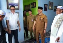 Bupati Barito Utara Melayat ke Rumah Duka Erestu Zairinah, Sampaikan Belasungkawa Mendalam