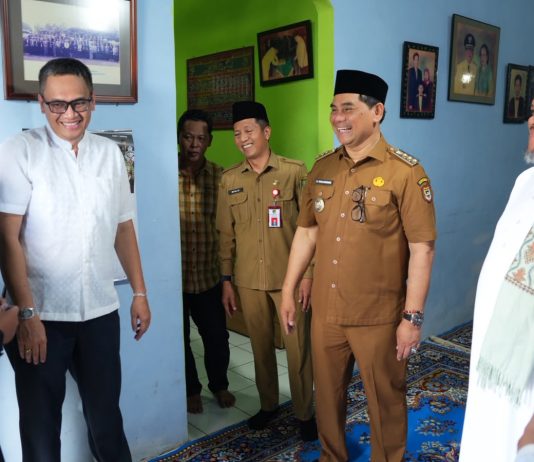 Bupati Barito Utara Melayat ke Rumah Duka Erestu Zairinah, Sampaikan Belasungkawa Mendalam