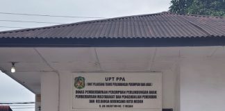 DAMPINGI KORBAN KEKERASAN TERHADAP ANAK, PENGACARA MICHAEL P. MANURUNG DORONG LAPORAN KE UPT PPA DAN KEPOLISIAN AGAR PROSES HUKUM BERJALAN JELAS