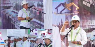 Bupati Shalahuddin Serahkan Sertifikat Relokasi Warga Saat Groundbreaking Penataan Lanjas
